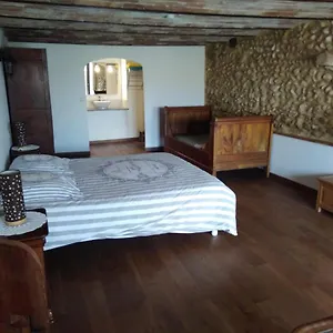 A La Ferme Au Milieu Des Lavandes Valensole